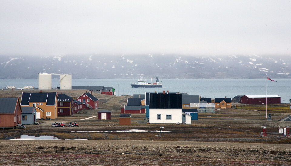 I en stortingsmelding om den norske aktiviteten på Svalbard pekes det på et ønske om mer aktivitet, slik som her på forskningsstasjonen Ny-Ålesund på Svalbard . Bilde av forskningsstasjonen Ny-Ålesund på Svalbard