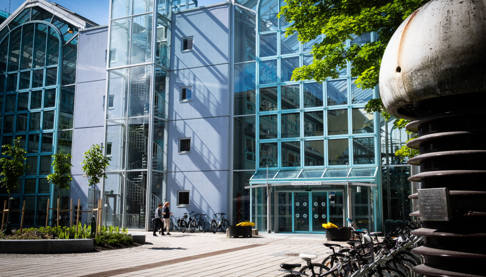 Da varsleren ved IE-fakultetet gikk ut dørene fra fakultetets lokaler ved NTNU for siste gang var det med en solid sluttavtale. Bilde av bygningen IE-fakultetet ved NTNU holder til i.