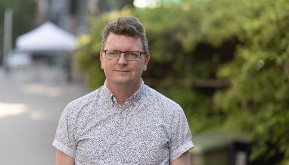 Økonomien og/eller pedagogikken er argumenter for samskriving. — Det er ikke en enkel løsning. Er økonomien dårlig nok, så må man finne måter å spare på. Men det er uheldig for studentene, sier dosent Bjørn Smestad.