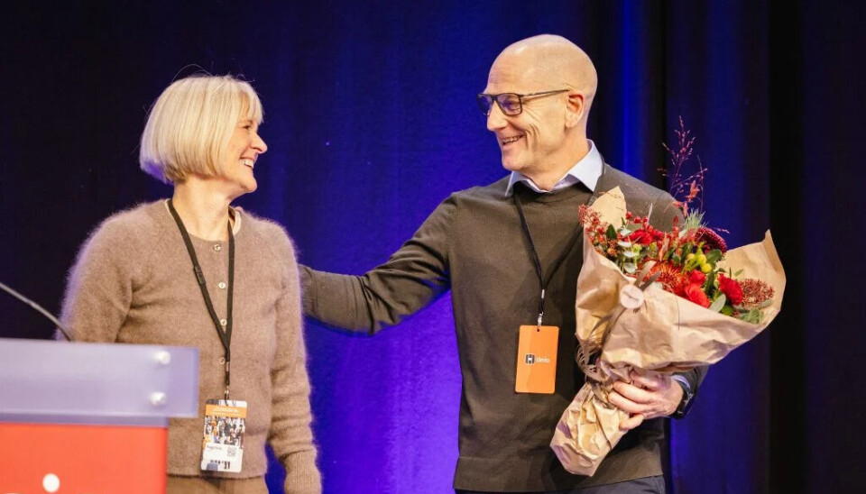 Unio-leder Ragnhild Lied gratulerer påtroppende leder Steffen Handal. Han ble valgt inn på Uniokongressen i starten av desember.