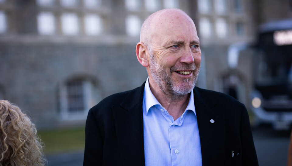 Tor Grande blir ny leder i universitets- og høgskolerådet (UHR, hvis representantskapet følger innstillingen fra valgkomiteen. En mann står utendørs.