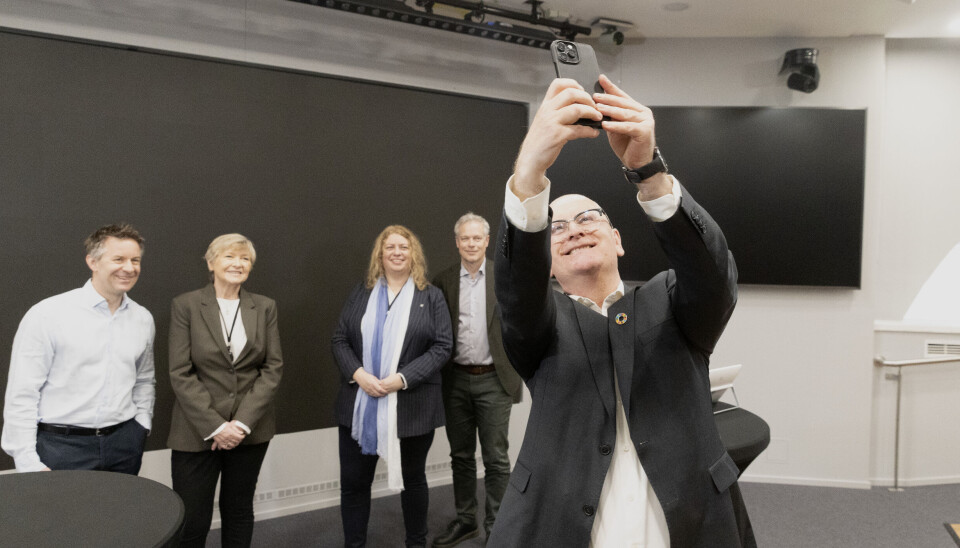 Ved åpningen av lønnsoppgjøret hvert år tar statens personaldirektør Gisle Norheim en selfie. Fra venstre Jens B. Jahren (leder i YS Stat), Kari Tønnessen Nordli (leder i Akademikerne stat), Elisabeth Steen (leder i LO Stat) og Steinar Sæther (leder i Unio stat). Ved åpningen av lønnsoppgjøret hvert år tar statens personaldirektør Gisle Norheim en selfie. F.v. Jens B. Jahren (leder i YS Stat), Kari Tønnessen Nordli (leder i Akademikerne stat), Elisabeth Steen (leder i LO Stat) og Steinar Sæther (leder i Unio stat).