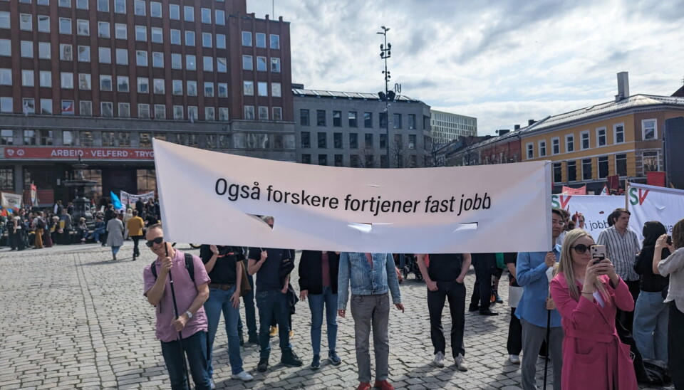 Forskerforbundet sin parole, «Også forskere fortjener fast jobb», fra 1. mai-toget i 2024.