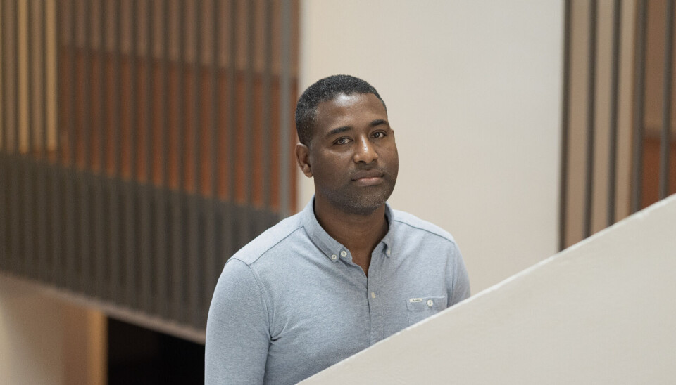 De amerikanske samarbeidspartnerne til OsloMet-professor Dawit Shawel Abebe trakk seg fra artikkelen de samarbeidet om i frykt for å miste forskningsfinansiering. Dawit Shawel Abebe, professor i folkehelse på OsloMet, på OsloMets campus.