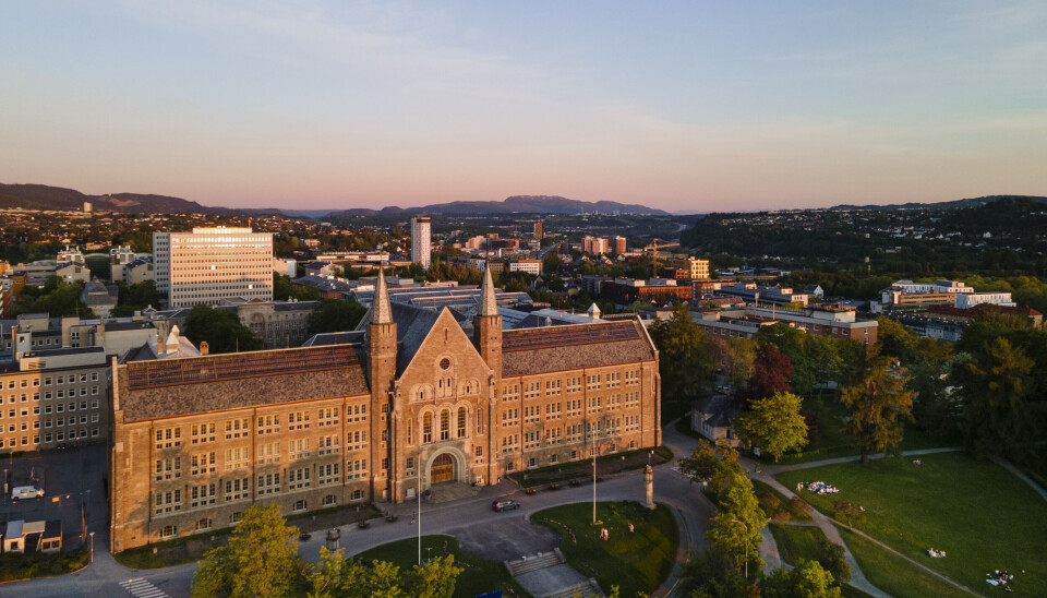 NTNUs campus på Gløshaugen i Trondheim. Forskeren har sluttet på NTNU og jobber nå ved et italiensk universitet. Da han jobbet ved NTNU, publiserte han i snitt to artikler i uka.