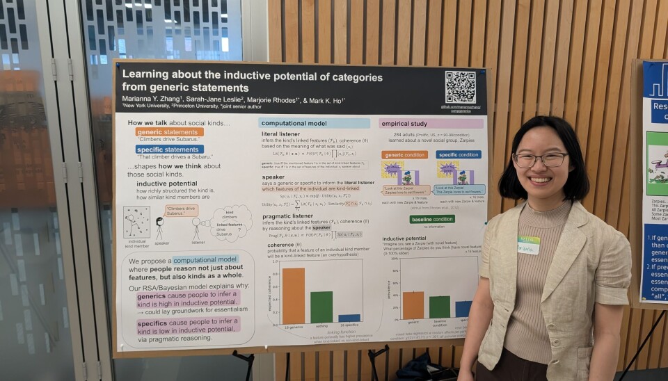 Marianna Zhang presenterer forskningen sin på en konferanse, dagen etter hun fikk beskjed om at stipendet hennes ble trukket.