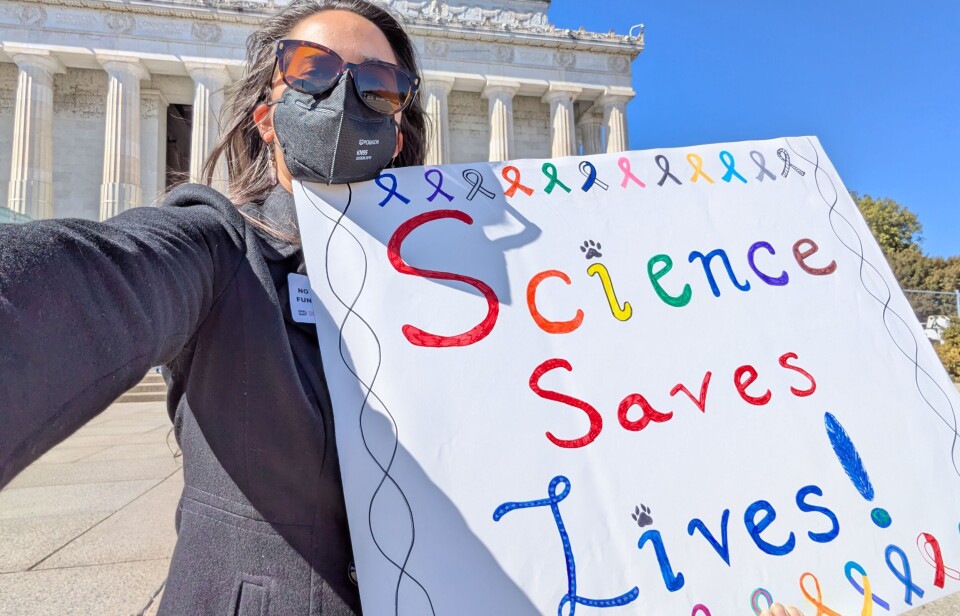 Gita Gnanadesikan er postdoktor ved Emory universitet. Hun prøver å opplyse amerikanere om hva som skjer med forskning som kan redde liv.