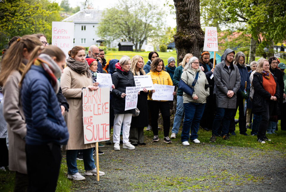 Det ble satt av tre minutter til tre minutters stillhet for barna på Gaza under demonstrasjonen. Demonstrasjon for barn på Gaza ved DMMH 250521