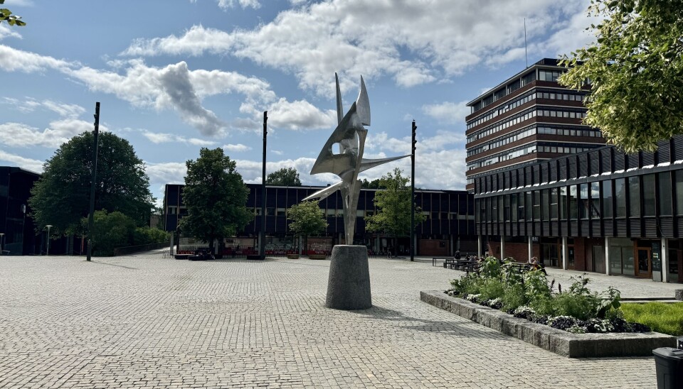 En mann i 60-årene fikk studieretten inndratt og ble ilagt besøksforbud på UiO sine områder. Nå som besøksforbudet har gått ut, ber UiO om et nytt et.
