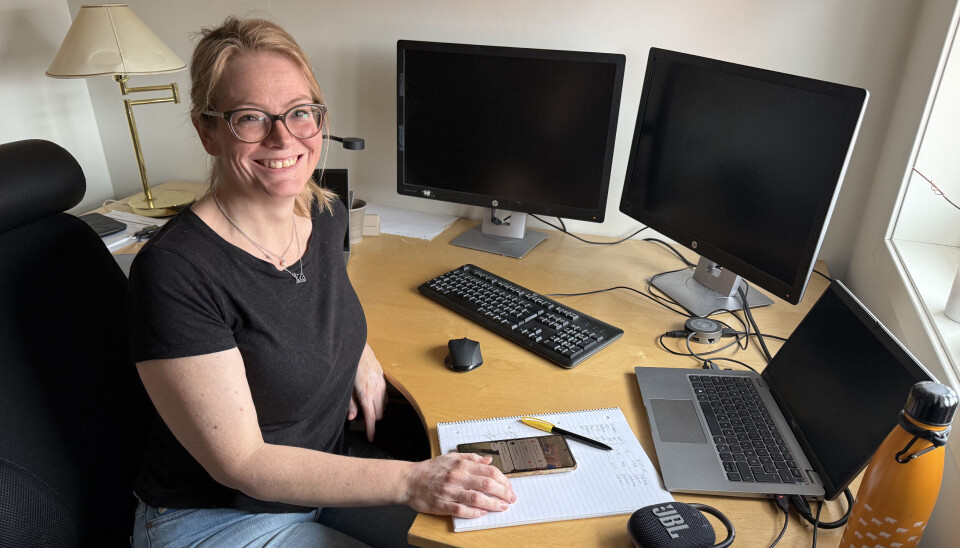 Inger Helen Sekse Hilleren tok med seg OsloMet-jobben til Svalbard. No jobbar ho litt der, men er mest stipendiat ved UiT Noregs arktiske universitet — begge deler i hovudsak frå heimekontoret i huset i Longyearbyen.