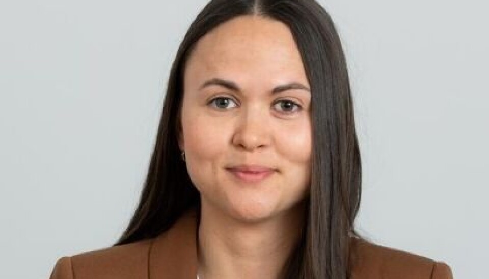 Valgforsker Marta Eidheim sier dataene til Norsk medborgerpanel er i tråd med Sentios undersøkelse. Portrett av en kvinne, som smiler forsiktig. Hun har langt, mørkt hår, brun dressjakke og hvit t-skjorte.