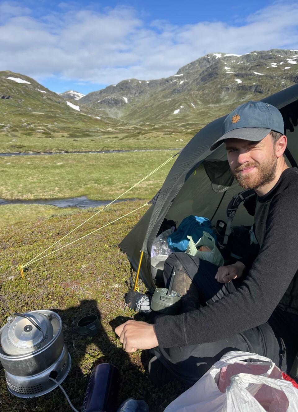 Nokre netter i telt vart det. Men paret prøvde å finna anna overnatting, som DNT-hytter, fortel Espen Aakre Sjo.